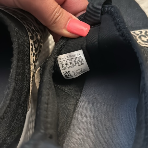 Adidas women’s sneakers - Picture 4 of 4